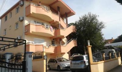 Ago apartmani i sobe