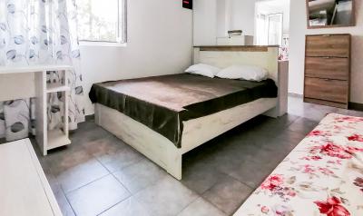 Apartments Siesta Tivat sprat sa mestom za odmor na teritorii