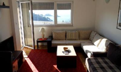 Cetvorokrevetni apartman u petrovcu sa pogledom na more
