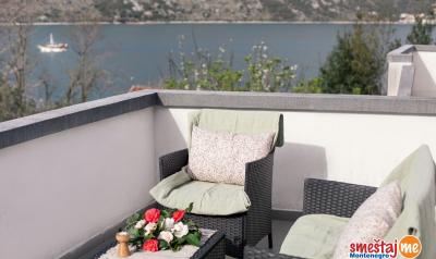 Step to Kotor Bay Stoliv 